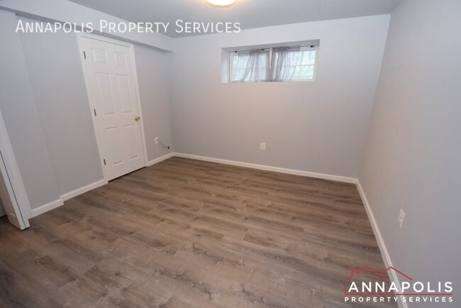 Building Photo - 544 Francis Nicholson Way