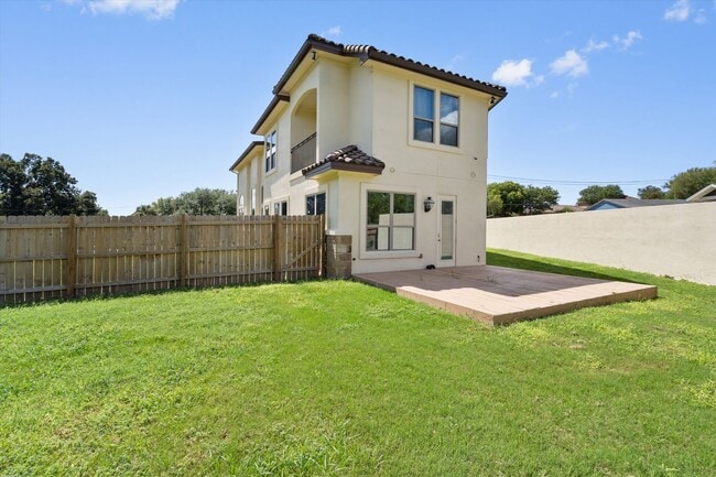 Building Photo - Modern Luxury Meets Austin Charm: 4 BR, 2.5 BA Gem