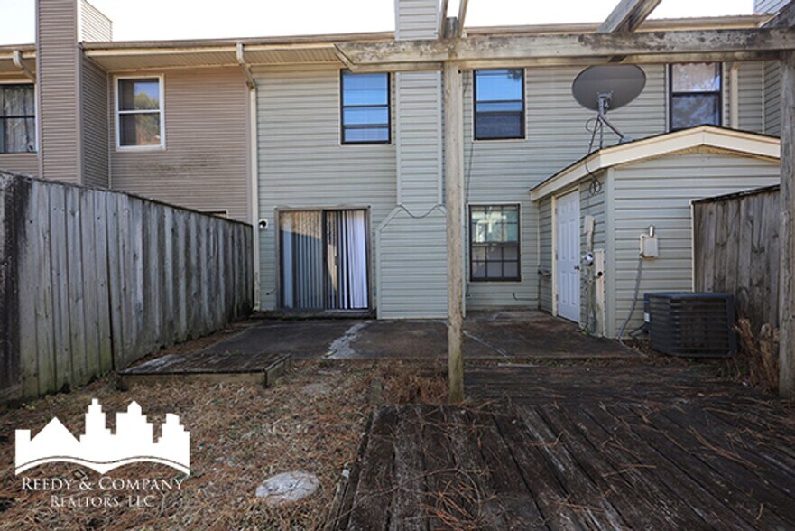 Building Photo - 6760 Racquet Club Dr