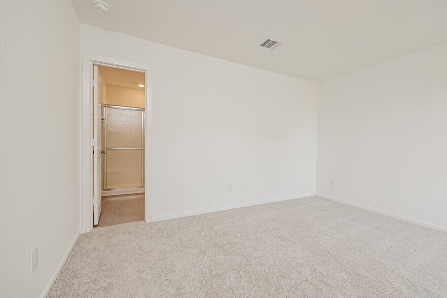 Building Photo - 621 Craven St