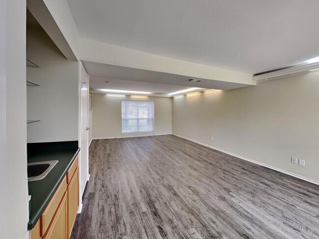 Building Photo - 15003 Cypress Falls Dr