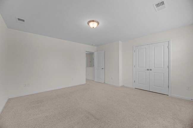 Building Photo - Lake View Four Bedroom 2.5 Bath Home