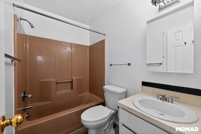 Building Photo - 820 Stone Mountain Ct