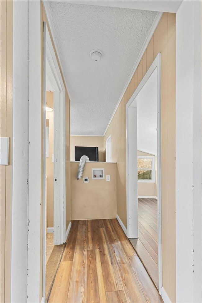 Building Photo - 1471 E State St