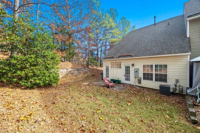 Building Photo - This immaculate 3-bed, 2.5 bath townhome in the Olde Stone Crossing community with the primary be...