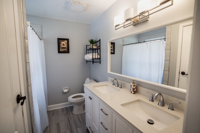 Building Photo - 8647 San Servera Dr E