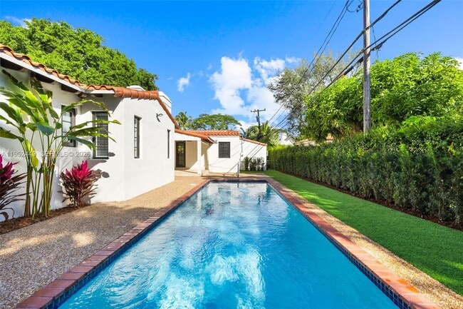 Building Photo - 3519 Toledo St