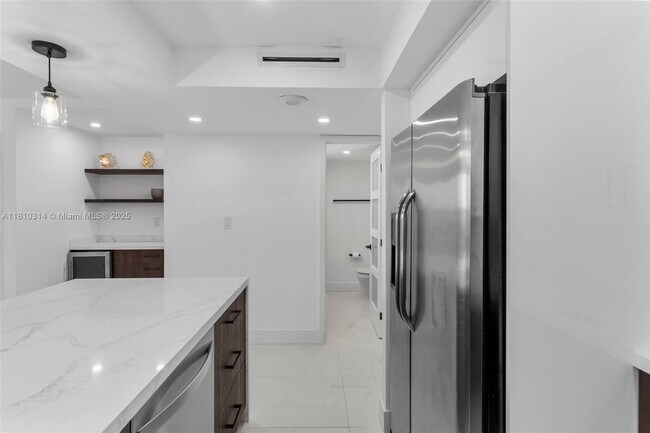 Building Photo - 5701 Collins Ave