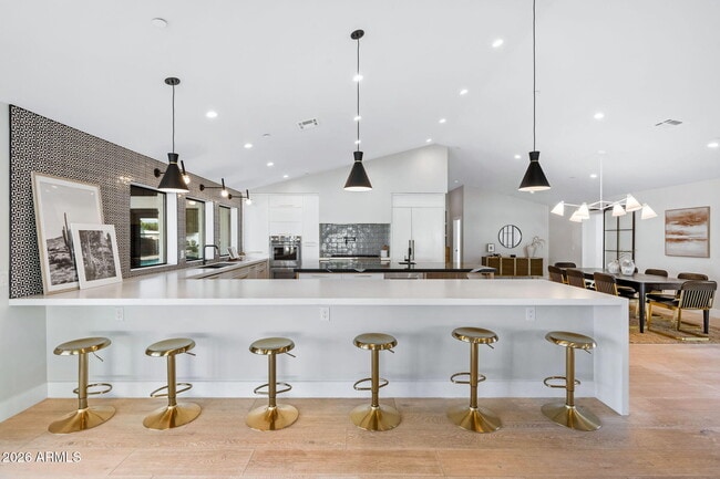 Building Photo - 3842 E San Miguel Ave