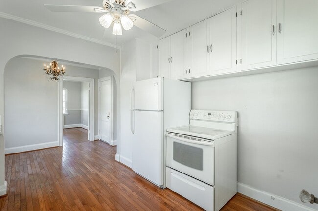 Building Photo - 3 Bedroom 2 Bath Classic