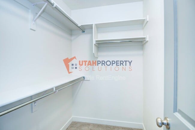 Building Photo - 963 W 540 S