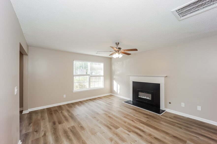 Building Photo - 310 Blue Sail Ln