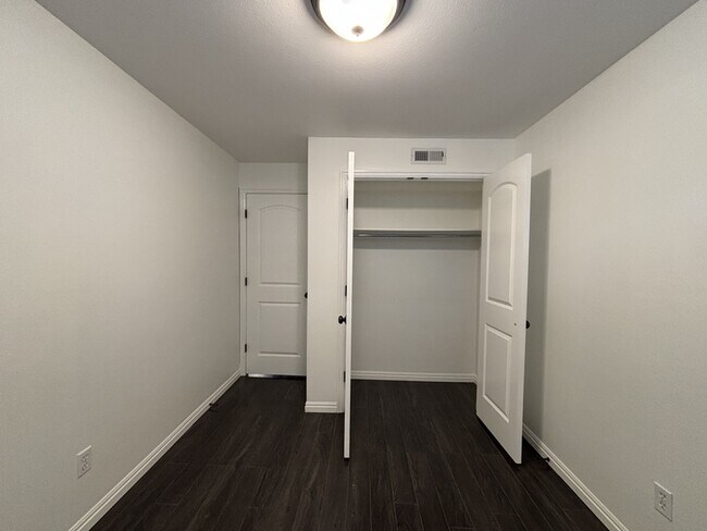 Building Photo - 5700 S 900 E