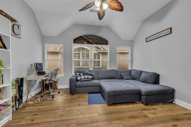 Building Photo - 211 Maple Path Pl