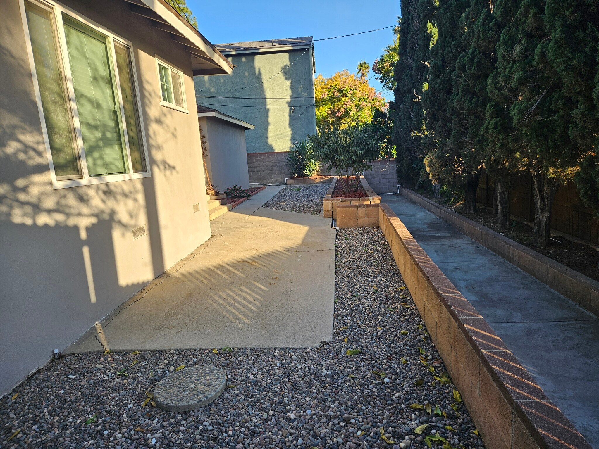 Building Photo - 9966 Glencrest Cir