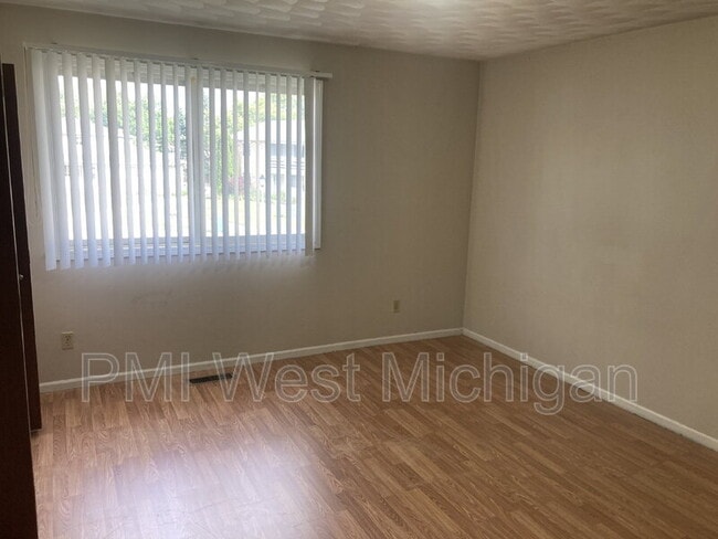 Building Photo - 214 Grand Manor Dr