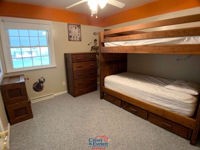 Building Photo - Spacious Niles Single Family