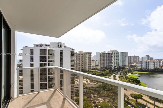 Building Photo - 3701 N Country Club Dr