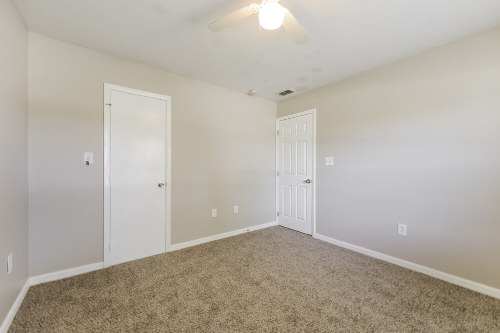 Building Photo - 800 Jarmilla Ln