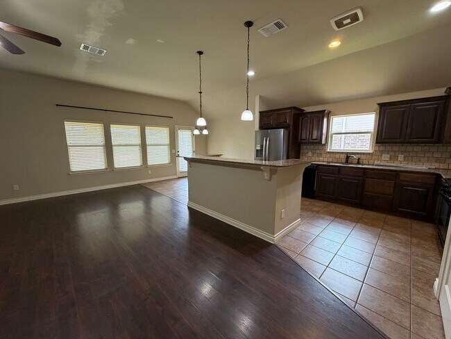 Building Photo - Beautiful and Cozy 3bed/2bath with an Office Available in North Norman!