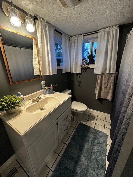 Building Photo - 7608 E South St