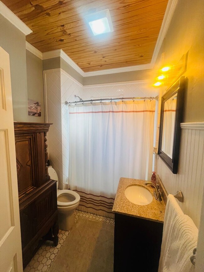 Building Photo - The West Jefferson — Furnished comfort in the heart of Mid-Town.