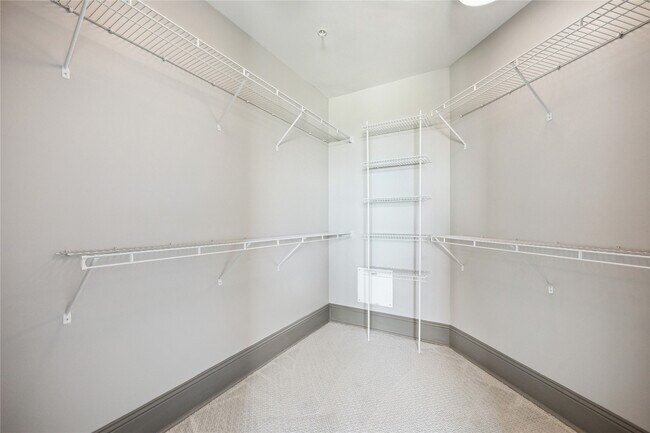 Building Photo - 9870 Gaylord Dr