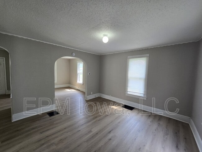 Building Photo - 122 Newell St