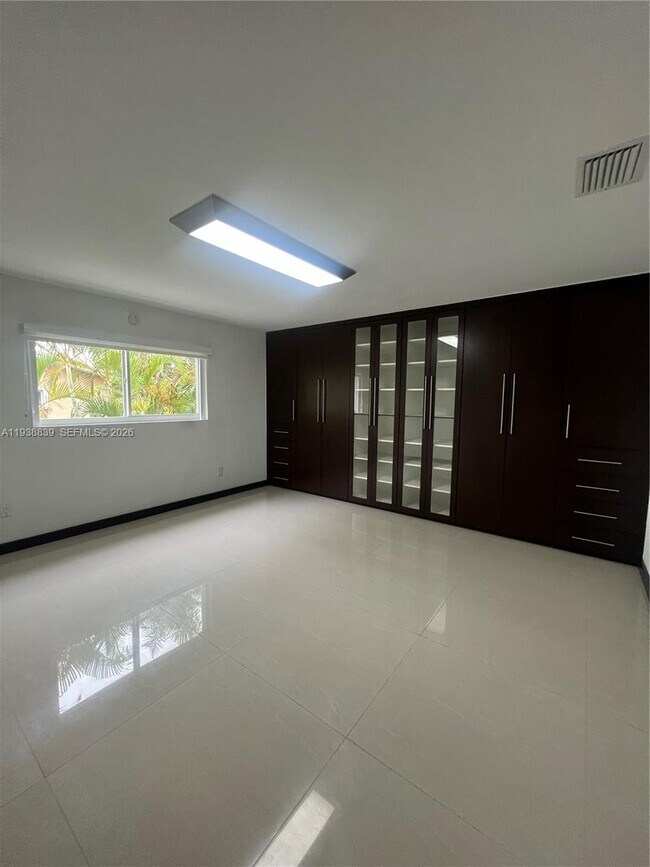 Building Photo - 9210 SW 73rd Avrd