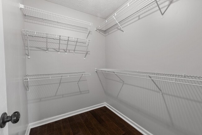Building Photo - 364 Forest Hill Dr