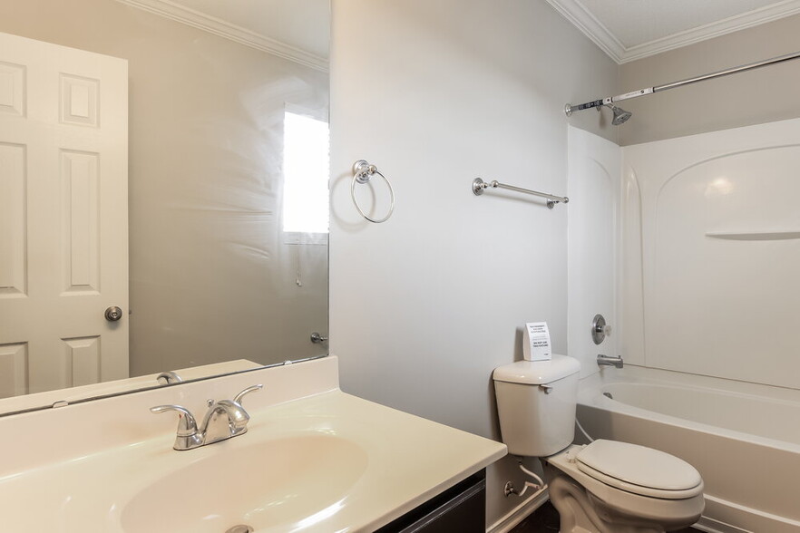Building Photo - 1005 Gelfield Rd