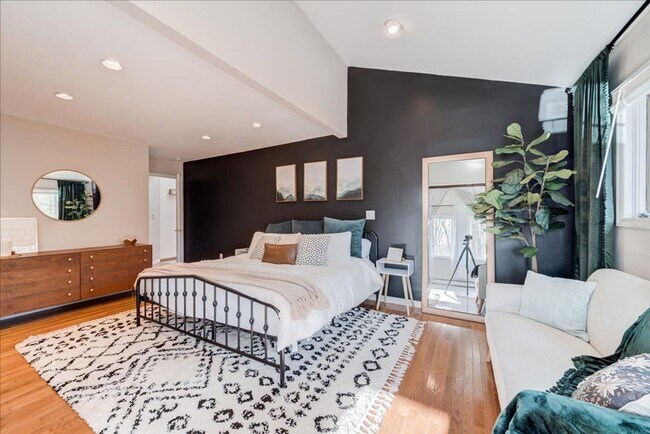 Building Photo - 441 Burlingham Rd