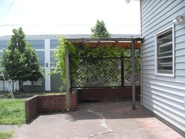 Building Photo - Charming 3 Bedroom, 2 Bath Home in Sellwoo...