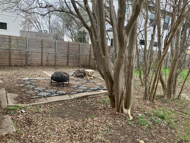 Building Photo - 611 Clifford Dr