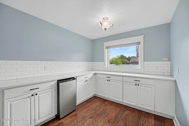 Building Photo - 2553 Christopher Dr