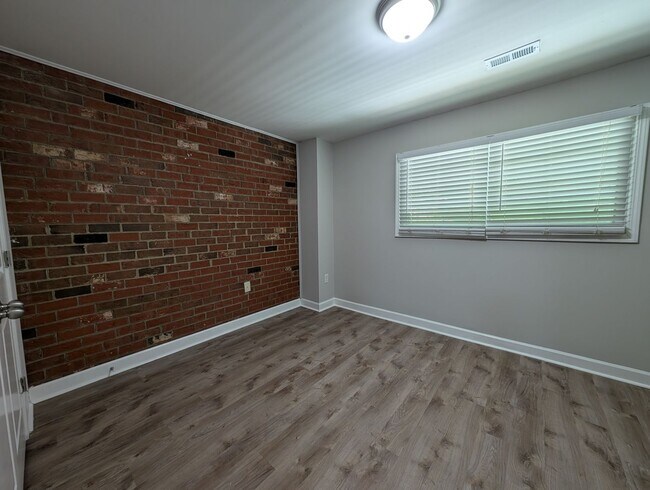Building Photo - Cozy condo located in the Williamsburg on Commonwealth community minutes from Plaza Midwood!