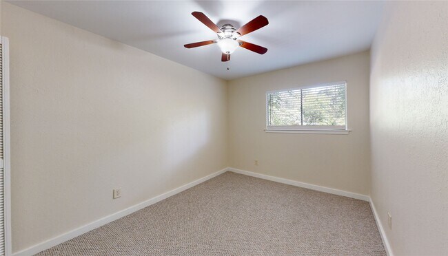 Building Photo - 2105 N Red Cedar Cir