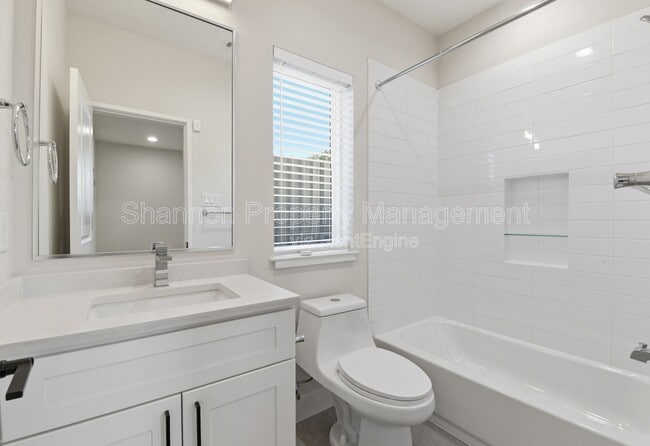 Building Photo - 2204 Lou Ellen Ln