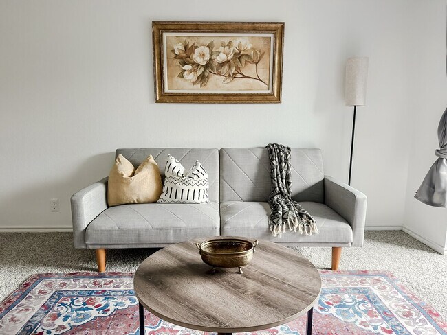 Building Photo - 1071 Clayton Ln