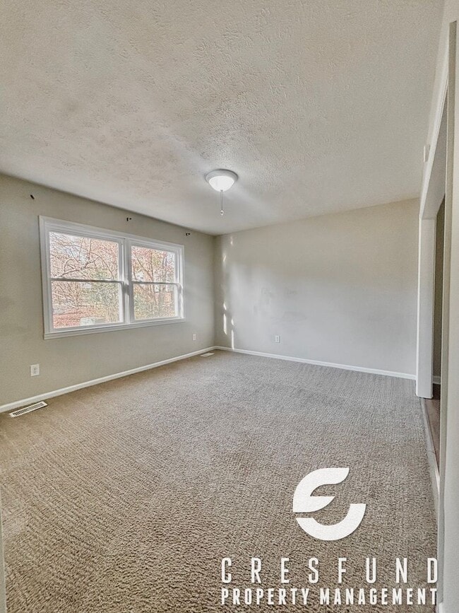 Building Photo - 4 BED, 2 BATH AVAILABLE AND READY FOR MOVE IN TODAY!