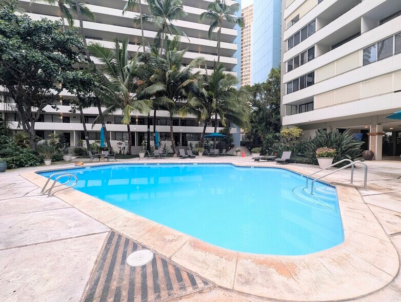 Building Photo - 425 Ena Rd