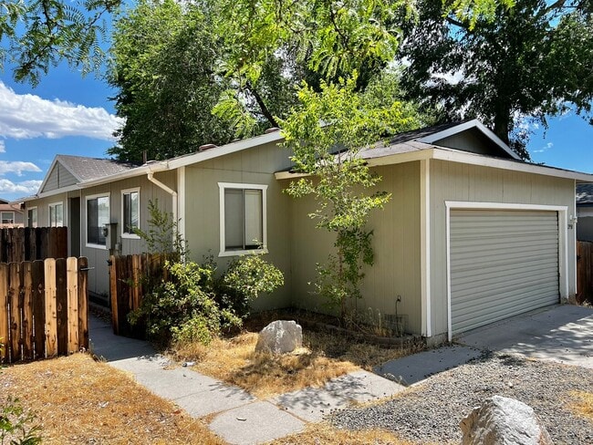 Building Photo - 2950 Harding Cir