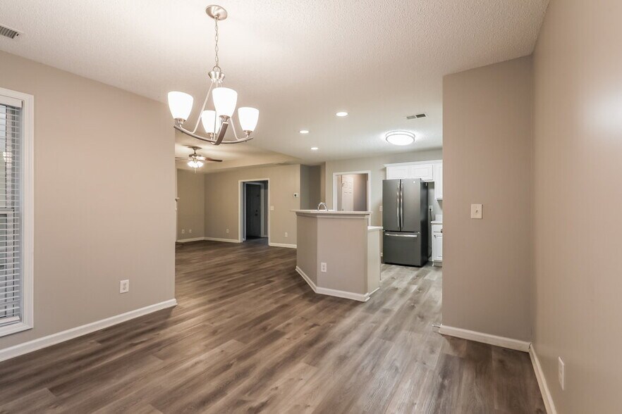 Building Photo - 173 Revolutionary Dr