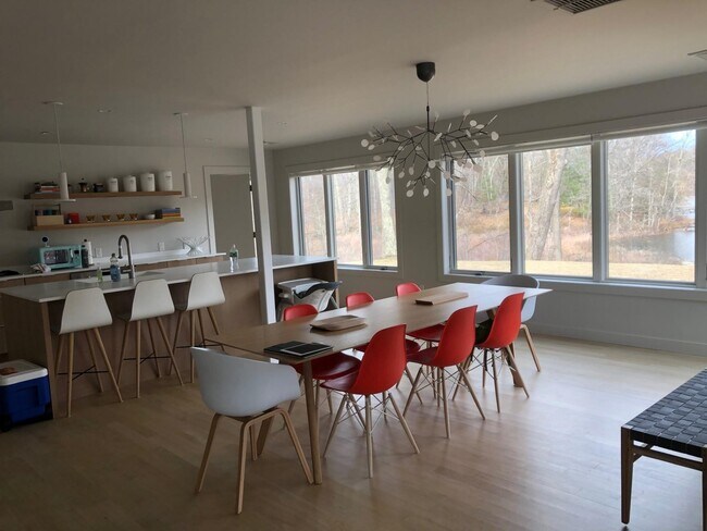Building Photo - 956 NY-308