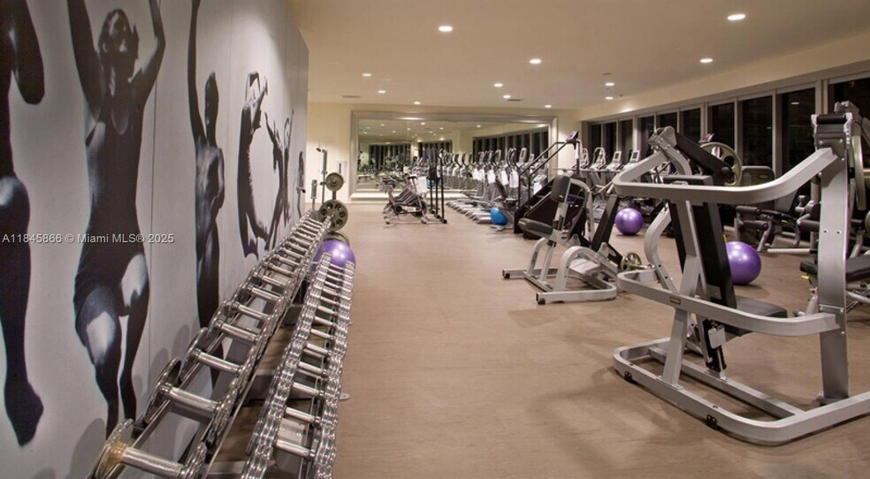 Building Photo - 465 Brickell Ave