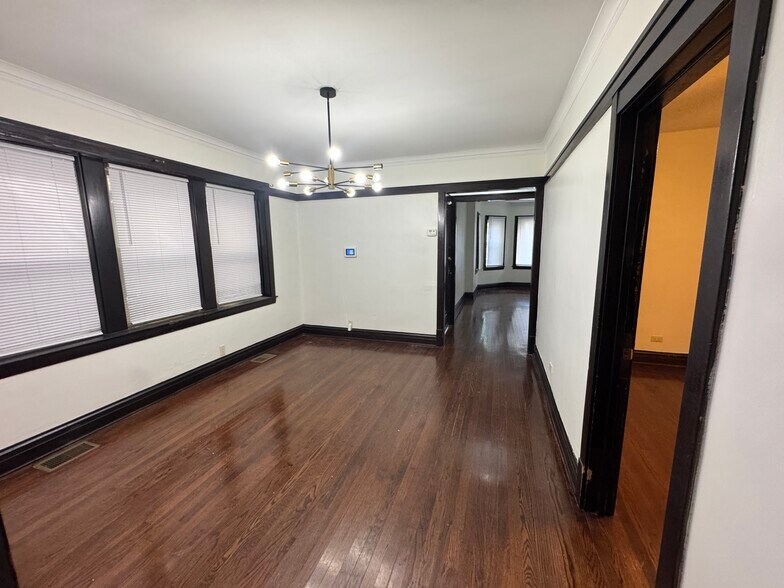 Building Photo - 8222 S Marshfield Ave