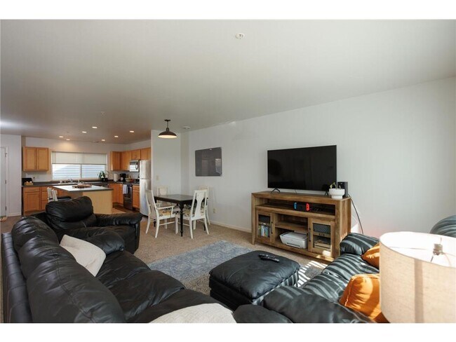 Building Photo - 104 S Prairie Ave