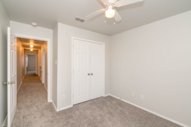 Building Photo - 10806 Mathom Landing