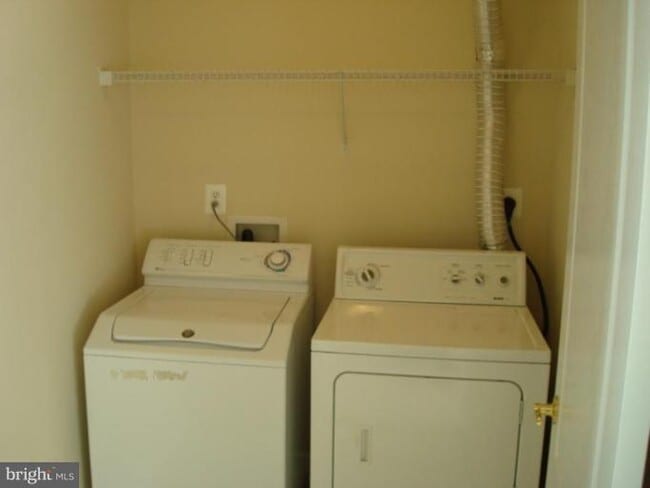Building Photo - 11445 Fogarty Ct