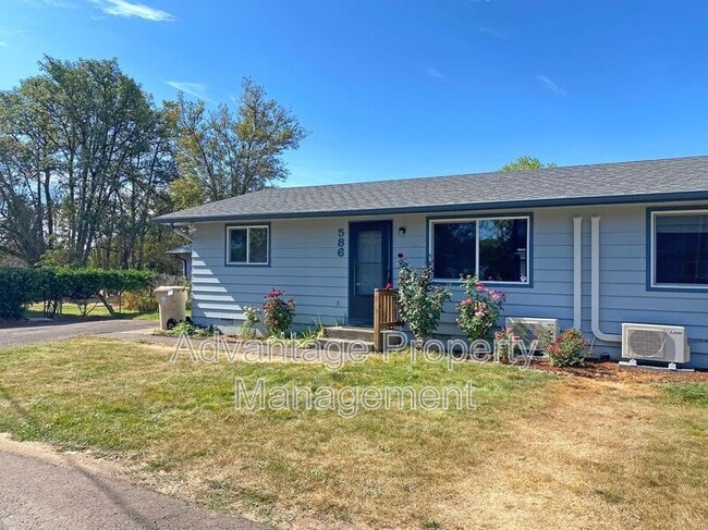 Building Photo - 588 NW Oak Ave